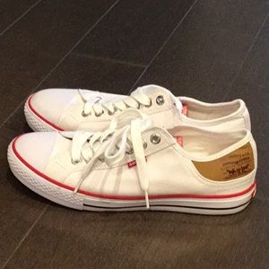 White Converse/Levi’s